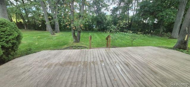 8767 Townsend Drive, White Lake, MI 48386