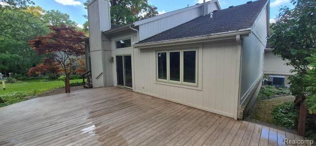8767 Townsend Drive, White Lake, MI 48386