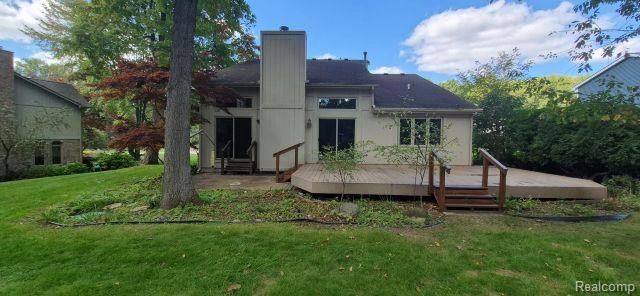 8767 Townsend Drive, White Lake, MI 48386
