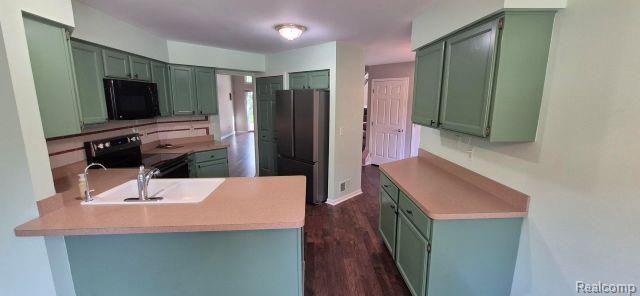 8767 Townsend Drive, White Lake, MI 48386