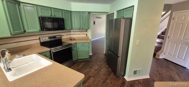8767 Townsend Drive, White Lake, MI 48386