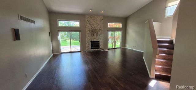 8767 Townsend Drive, White Lake, MI 48386