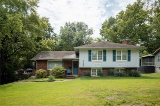 10809 E 31st Street S, Independence, MO 64052
