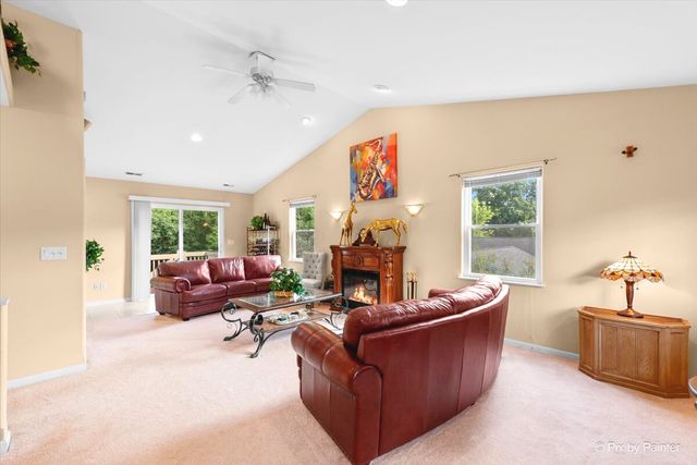 2819 Sun Valley Drive, Cary, IL 60013