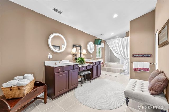 2819 Sun Valley Drive, Cary, IL 60013