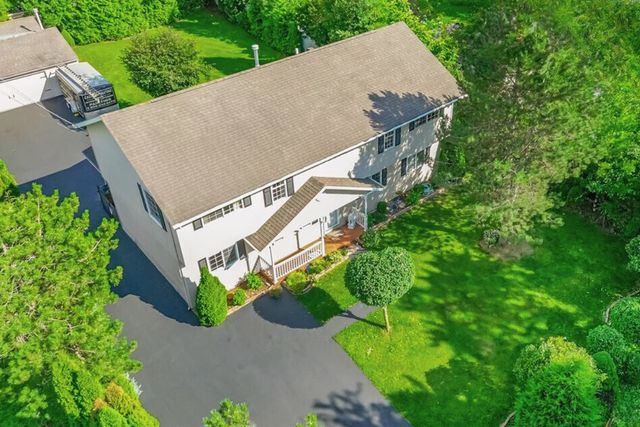 2819 Sun Valley Drive, Cary, IL 60013