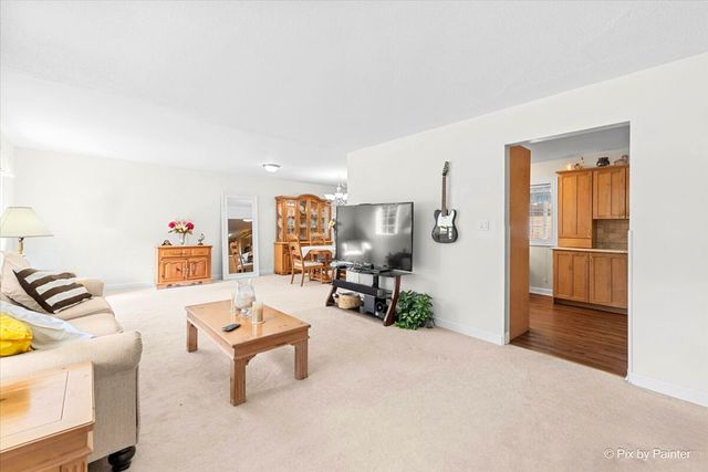 2819 Sun Valley Drive, Cary, IL 60013