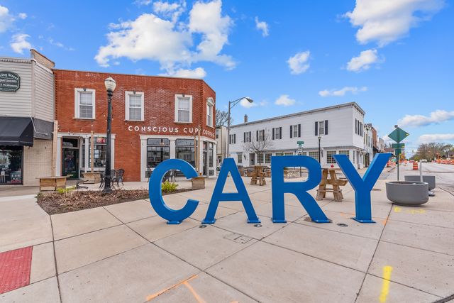 2819 Sun Valley Drive, Cary, IL 60013