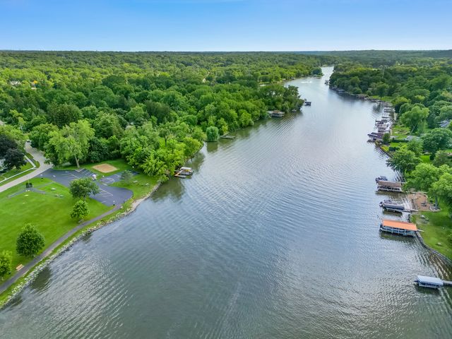 2819 Sun Valley Drive, Cary, IL 60013