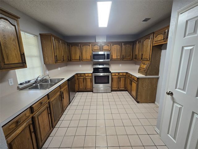 925 Shell Lane, Lancaster, TX 75146