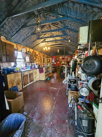 301 An County Rd 1370, Palestine, TX 75801