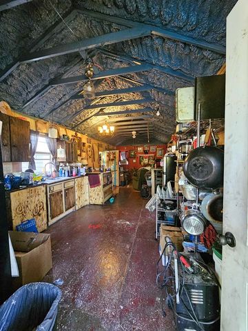 301 An County Rd 1370, Palestine, TX 75801