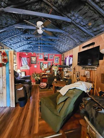 301 An County Rd 1370, Palestine, TX 75801