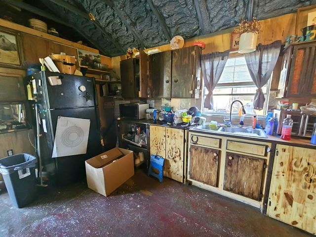 301 An County Rd 1370, Palestine, TX 75801