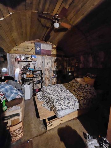 301 An County Rd 1370, Palestine, TX 75801