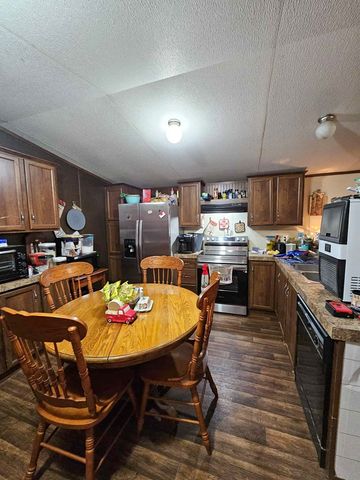 301 An County Rd 1370, Palestine, TX 75801