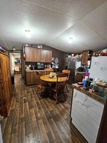 301 An County Rd 1370, Palestine, TX 75801