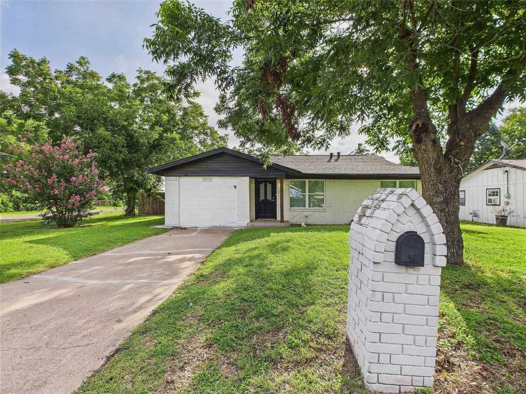 610 Erie Street, Cleburne, TX 76031