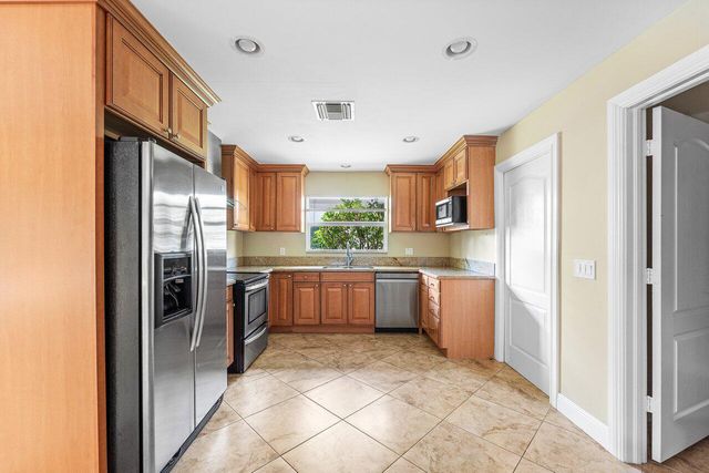 4572 White Cedar Lane, Delray Beach, FL 33445