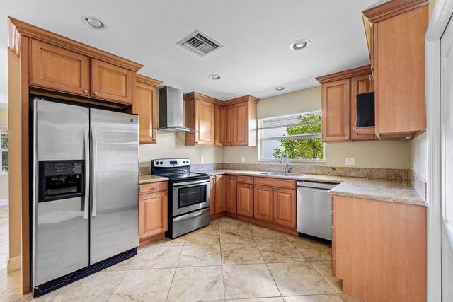 4572 White Cedar Lane, Delray Beach, FL 33445