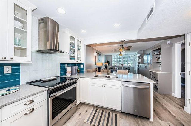 6295 BAHIA DEL MAR CIRCLE 505, St Petersburg, FL 33715