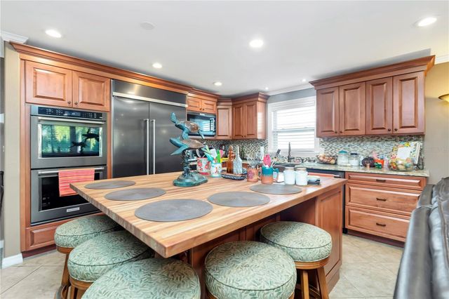 1300 AMBLE LANE, Clearwater, FL 33755