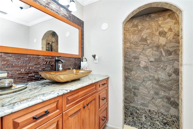 1300 AMBLE LANE, Clearwater, FL 33755