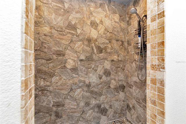 1300 AMBLE LANE, Clearwater, FL 33755