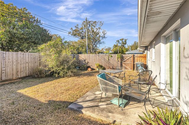 1300 AMBLE LANE, Clearwater, FL 33755