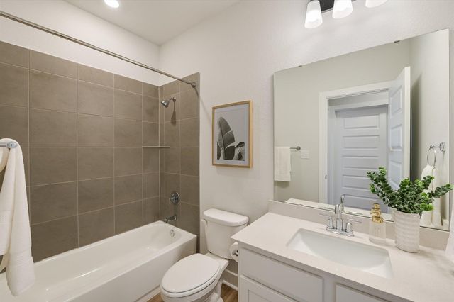 511 Emory Crossing BLVD, Hutto, TX 78634