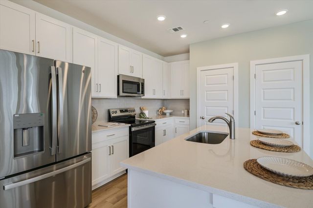 511 Emory Crossing BLVD, Hutto, TX 78634