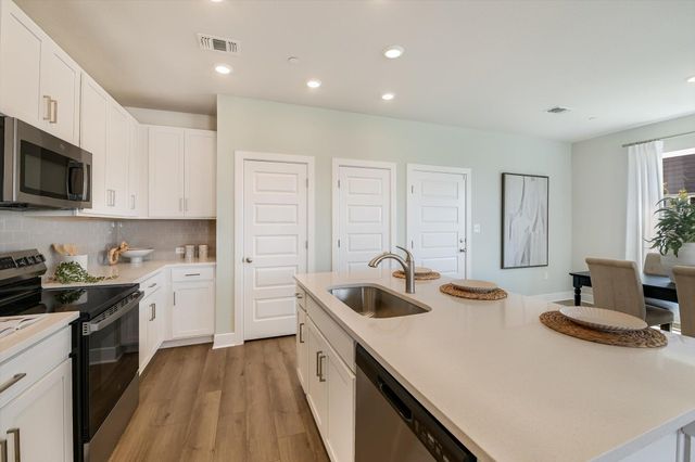 511 Emory Crossing BLVD, Hutto, TX 78634