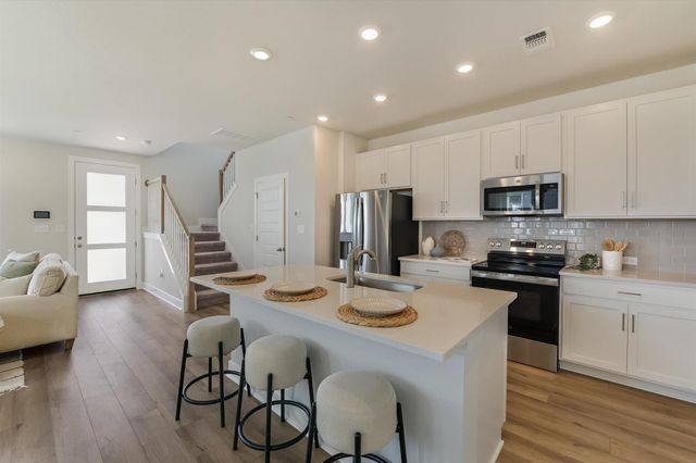 511 Emory Crossing BLVD, Hutto, TX 78634