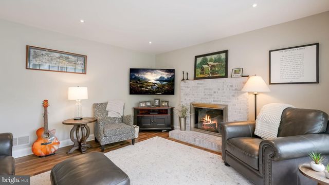 129 STEEPLECHASE DR, Doylestown, PA 18901