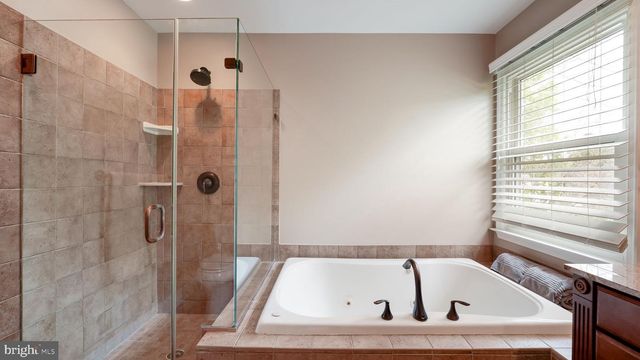 129 STEEPLECHASE DR, Doylestown, PA 18901