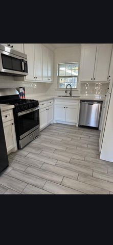 2319 Hollywood Street, Dickinson, TX 77539