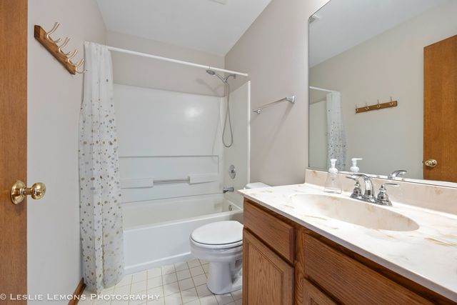 3048 Tangley Oaks Trail, Lisle, IL 60532