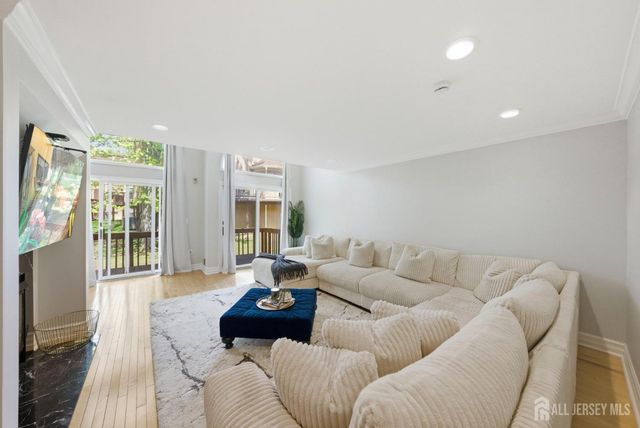 15 Kingsland Circle, South Brunswick, NJ 08852