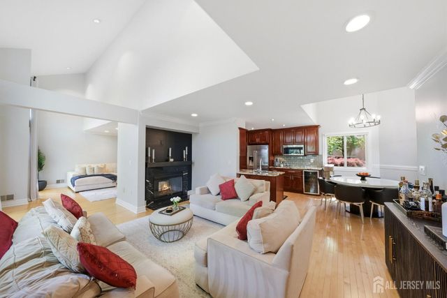 15 Kingsland Circle, South Brunswick, NJ 08852
