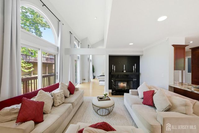 15 Kingsland Circle, South Brunswick, NJ 08852