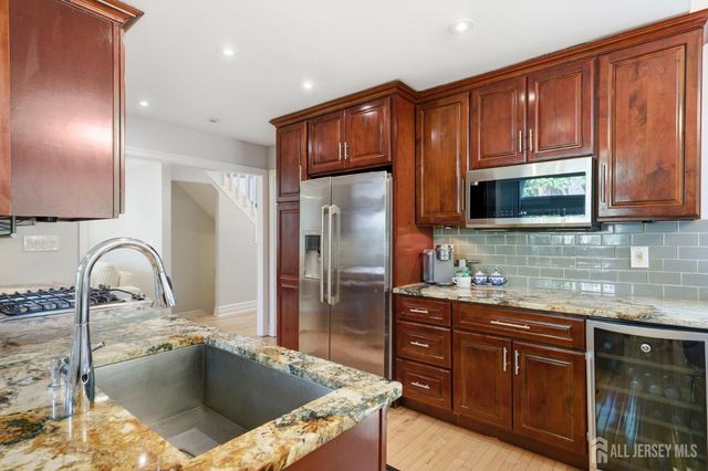 15 Kingsland Circle, South Brunswick, NJ 08852