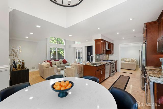 15 Kingsland Circle, South Brunswick, NJ 08852