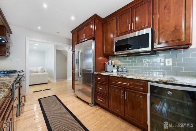 15 Kingsland Circle, South Brunswick, NJ 08852