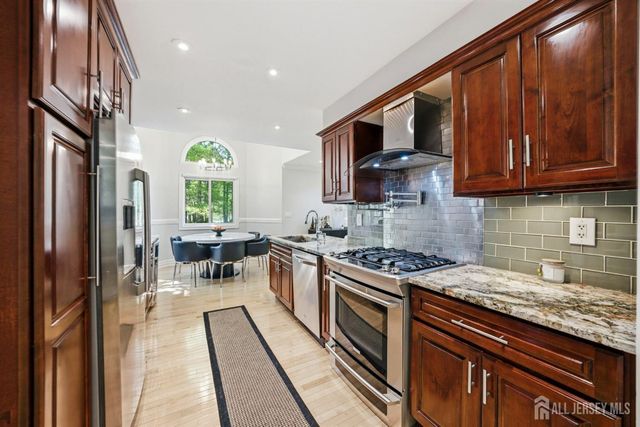 15 Kingsland Circle, South Brunswick, NJ 08852