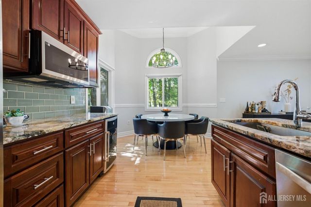 15 Kingsland Circle, South Brunswick, NJ 08852