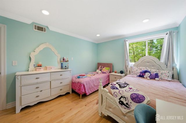 15 Kingsland Circle, South Brunswick, NJ 08852