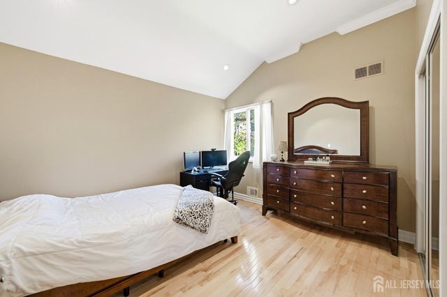15 Kingsland Circle, South Brunswick, NJ 08852