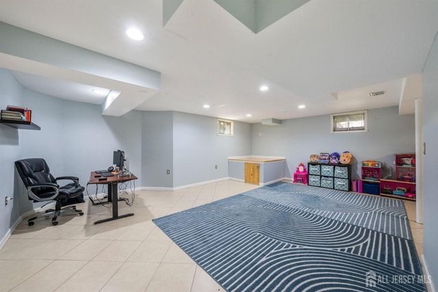 15 Kingsland Circle, South Brunswick, NJ 08852
