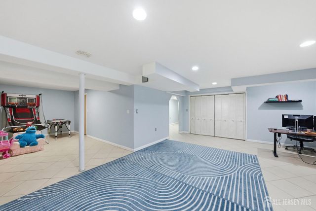 15 Kingsland Circle, South Brunswick, NJ 08852