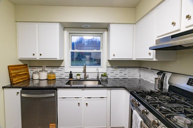 35399 Margurite Lane, Paw Paw, MI 49079